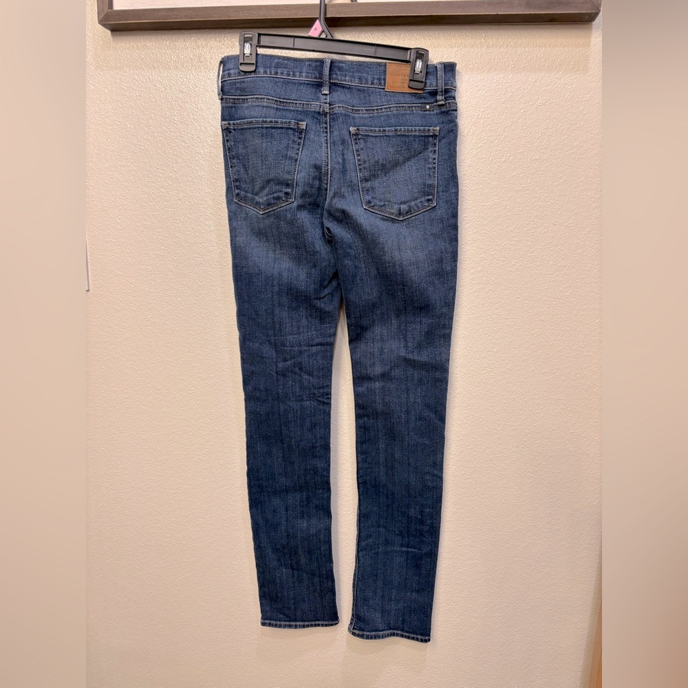 Lucky Brand Brooke Straight Jeans Size 4/27. Super cute and in great condition!